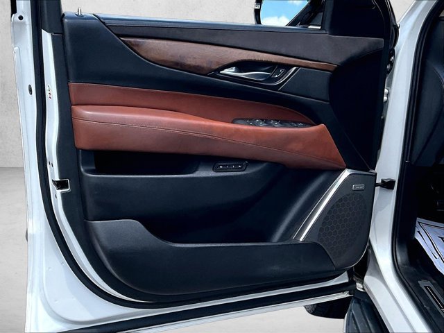 Used 2017 Cadillac Escalade ESV Luxury RWD image 17
