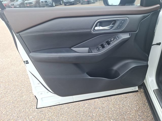 Certified 2023 Nissan Rogue Platinum AWD/4WD image 11