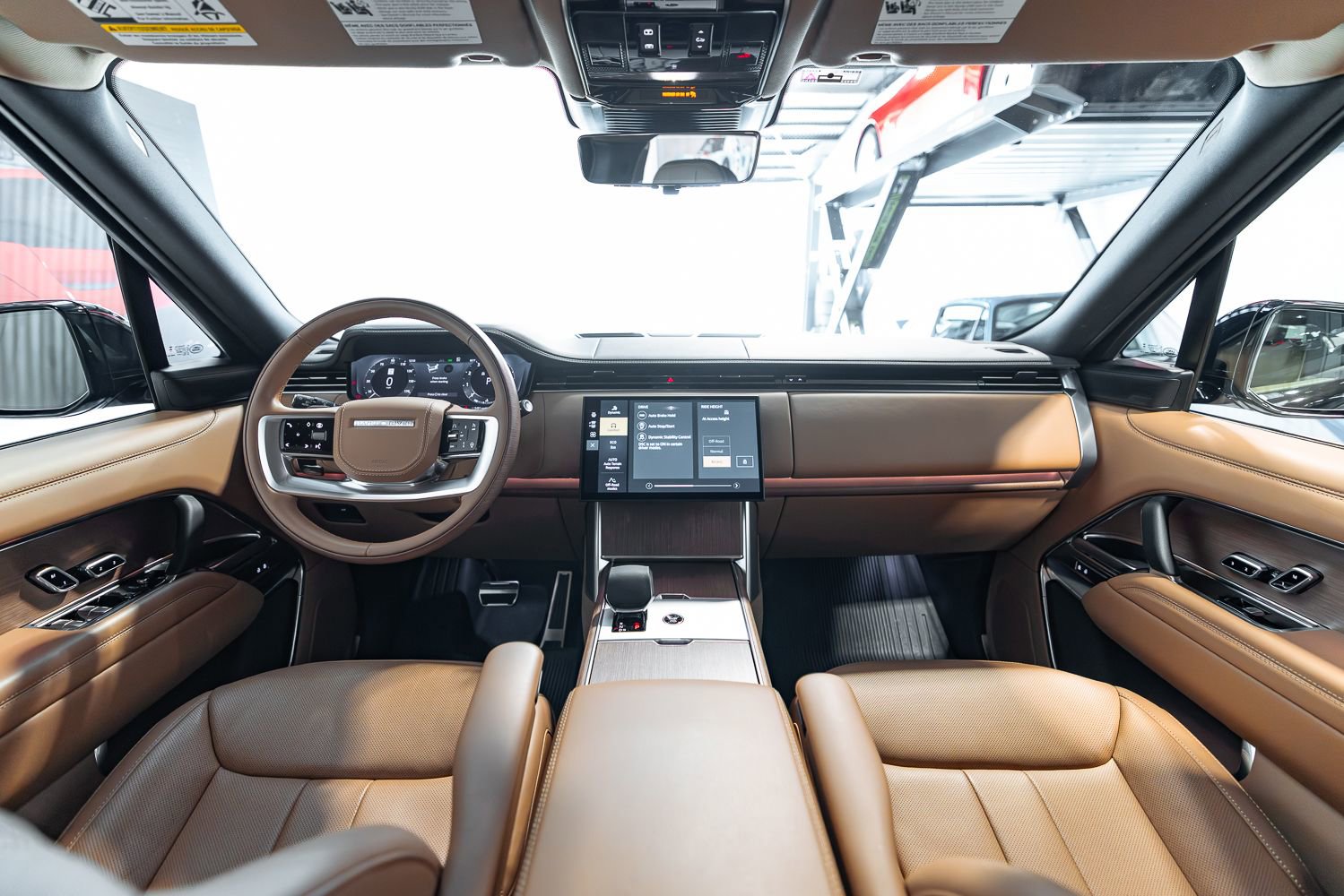 Used 2024 Land Rover Range Rover Long Wheelbase SE image 24