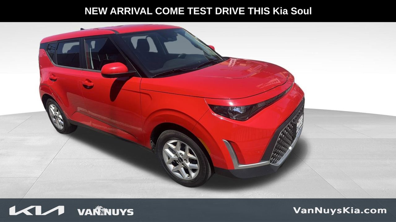 Used 2024 Kia Soul LX w/ Option Group 015 FWD image 2