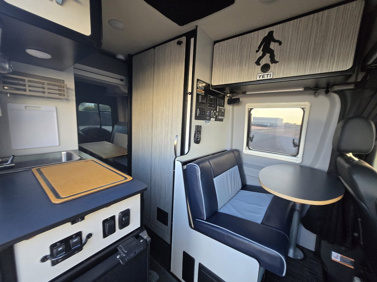 Used 2020 Mercedes-Benz Sprinter 2500 image 50