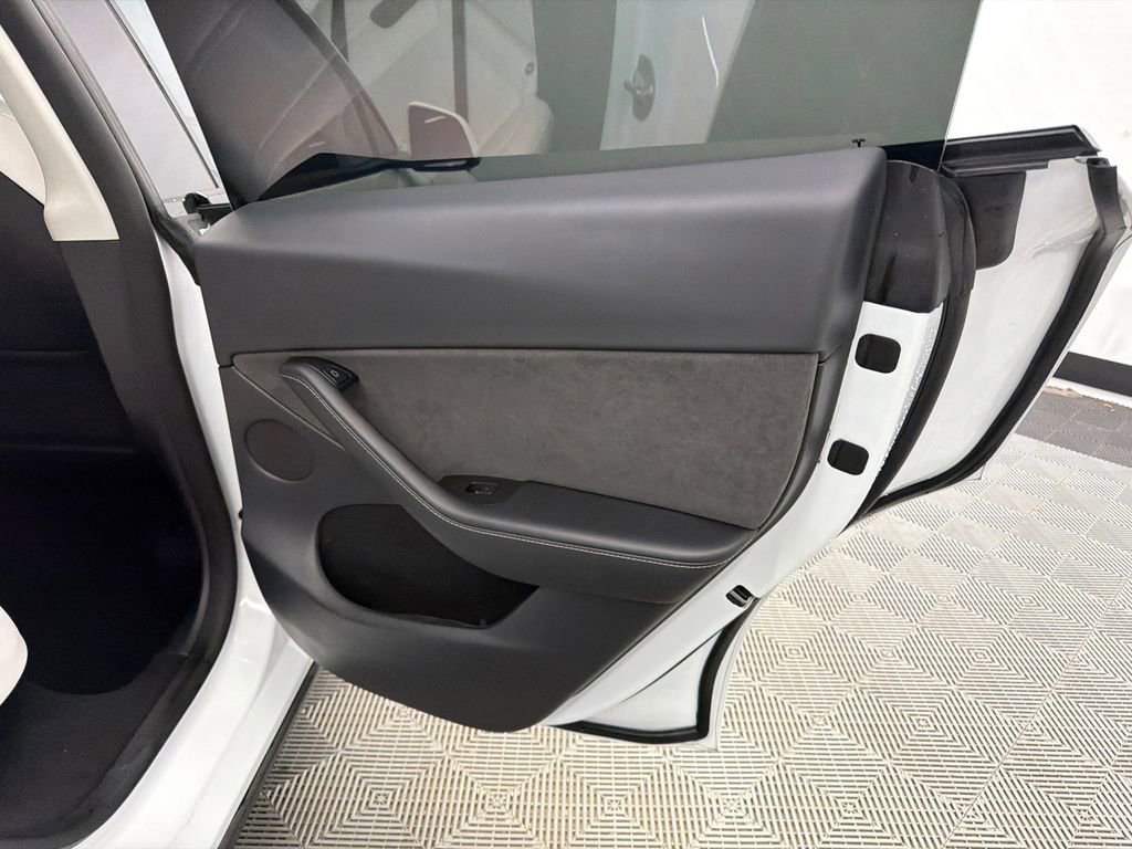 Used 2023 Tesla Model Y Long Range image 17