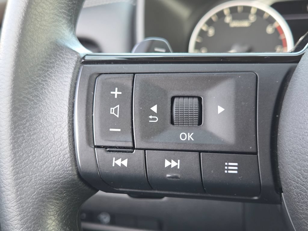 Used 2023 Nissan Rogue SV AWD/4WD image 13