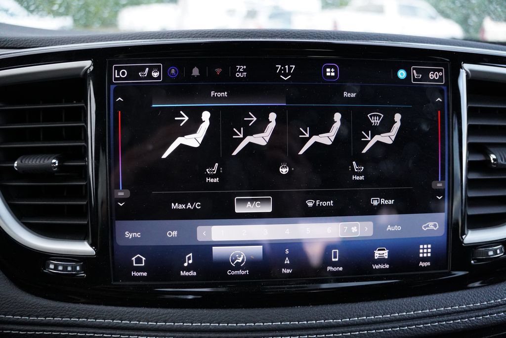 Used 2025 Chrysler Pacifica Select w/ Uconnect Theater Family Group AWD/4WD image 7