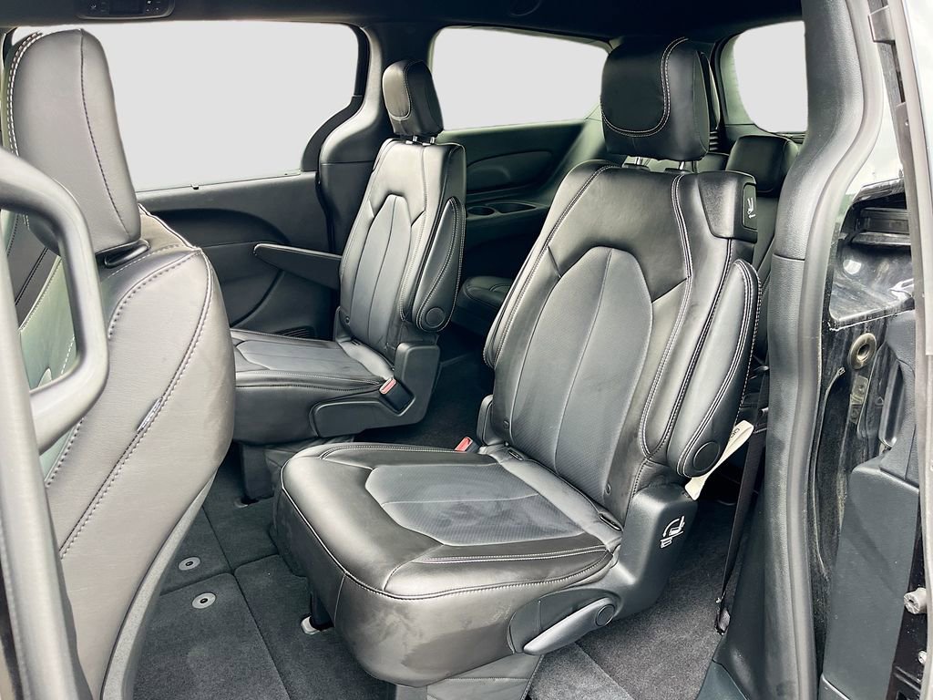 Certified 2025 Chrysler Pacifica Select image 23