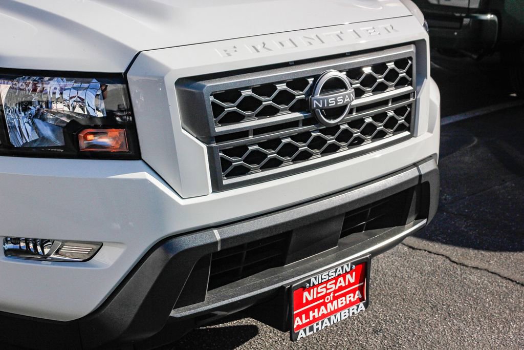New 2024 Nissan Frontier SV w/ SV Convenience Package image 5