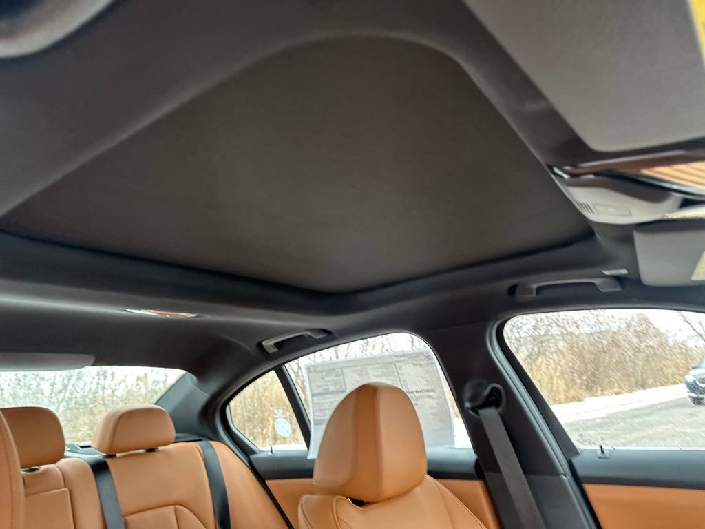 New 2026 BMW 330i xDrive Sedan w/ Premium Package image 28