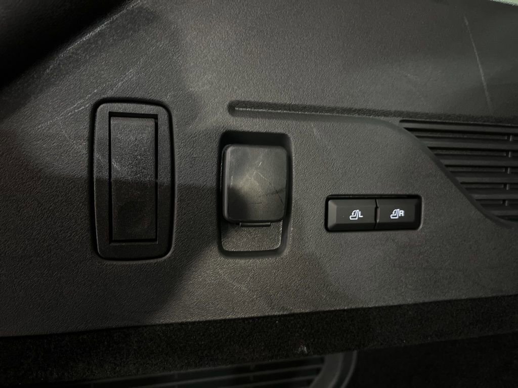 Used 2025 Lincoln Nautilus Reserve image 18