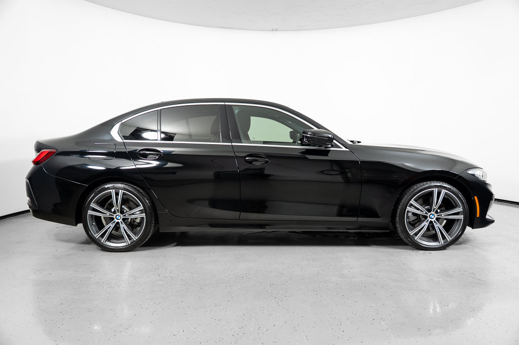 Used 2024 BMW 330i Sedan w/ Convenience Package RWD image 3