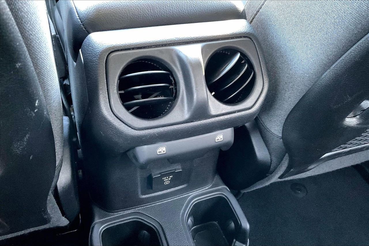 Certified 2025 Jeep Wrangler Unlimited Rubicon w/ Convenience Group image 16