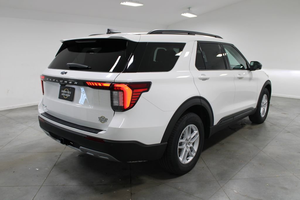 New 2026 Ford Explorer Active RWD image 8