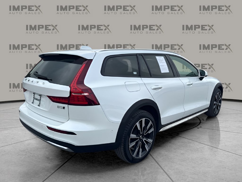 Used 2025 Volvo V60 B5 Cross Country Ultra AWD/4WD image 5