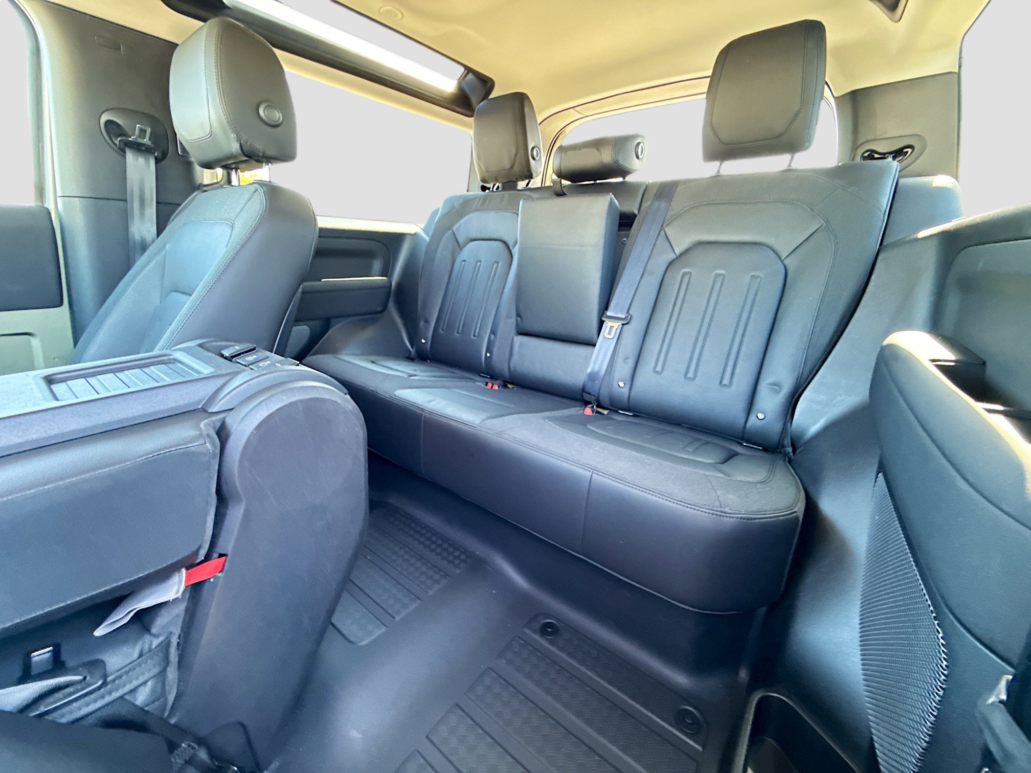 Used 2021 Land Rover Defender 90 First Edition image 21