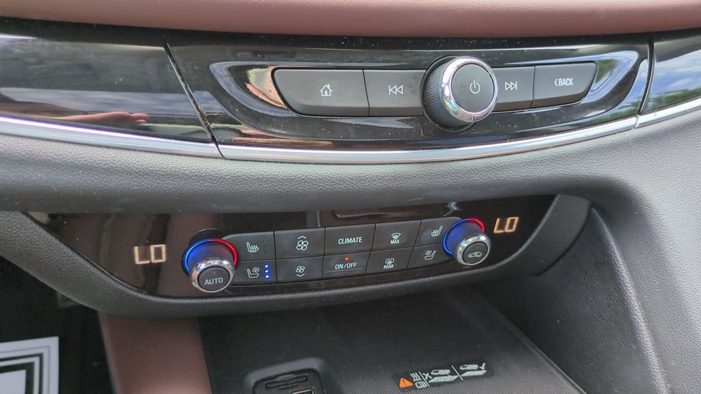 Used 2021 Buick Enclave Avenir w/ Avenir Technology Package FWD image 21