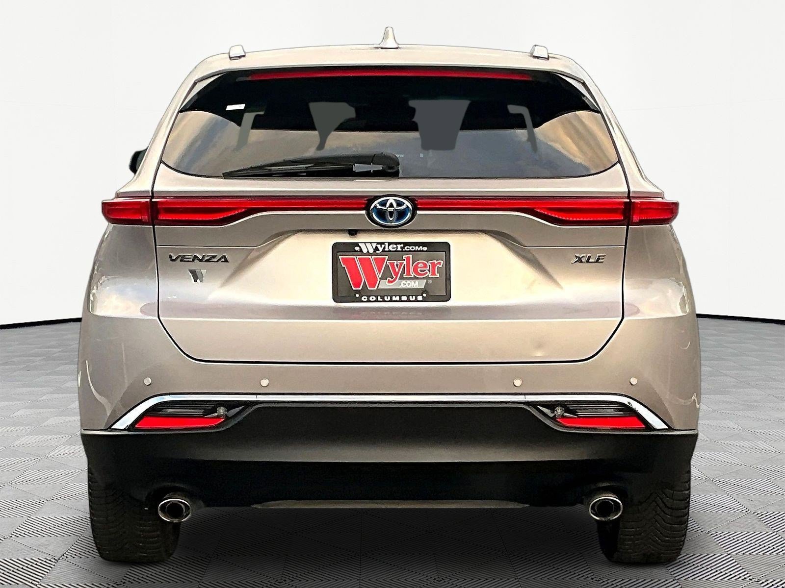 Used 2024 Toyota Venza XLE AWD/4WD image 5