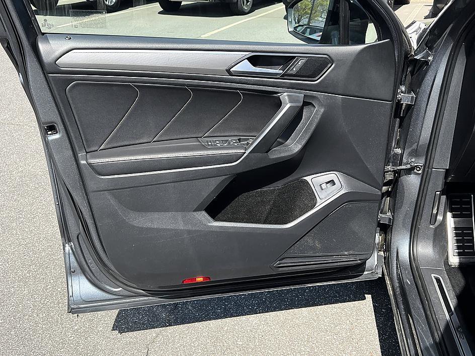 Used 2022 Volkswagen Tiguan SE R-Line image 20