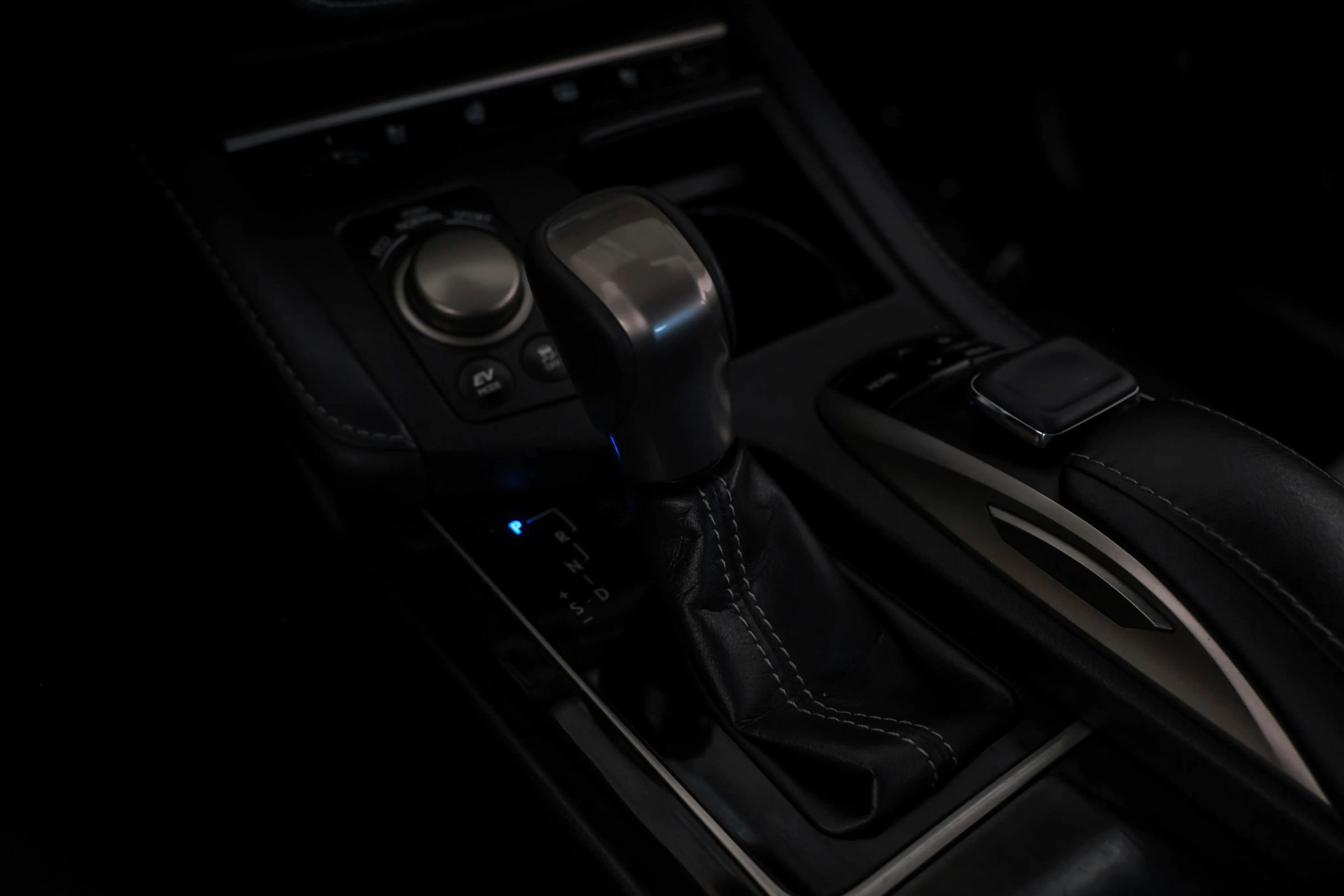 Used 2018 Lexus ES 300h w/ Luxury Package image 21