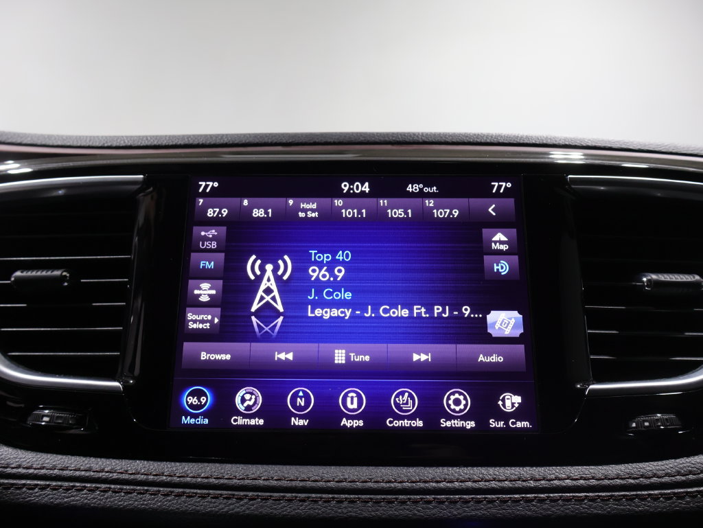 Used 2020 Chrysler Pacifica Limited FWD image 24