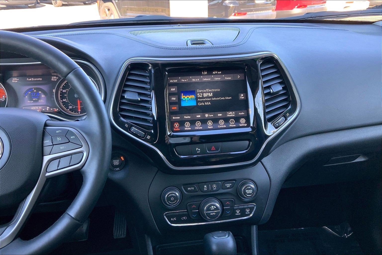 Used 2019 Jeep Cherokee Limited image 6