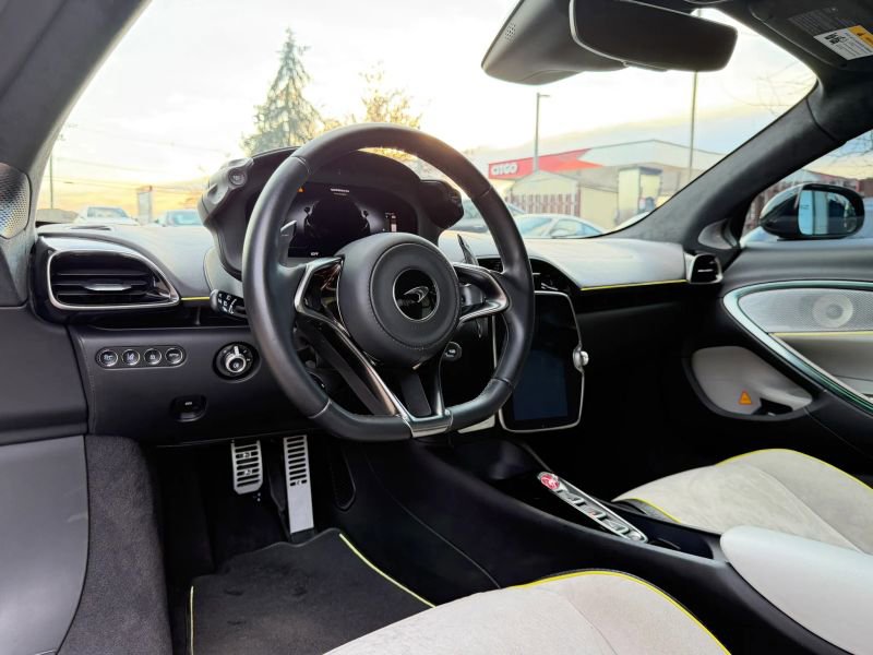 Used 2023 McLaren Artura image 14