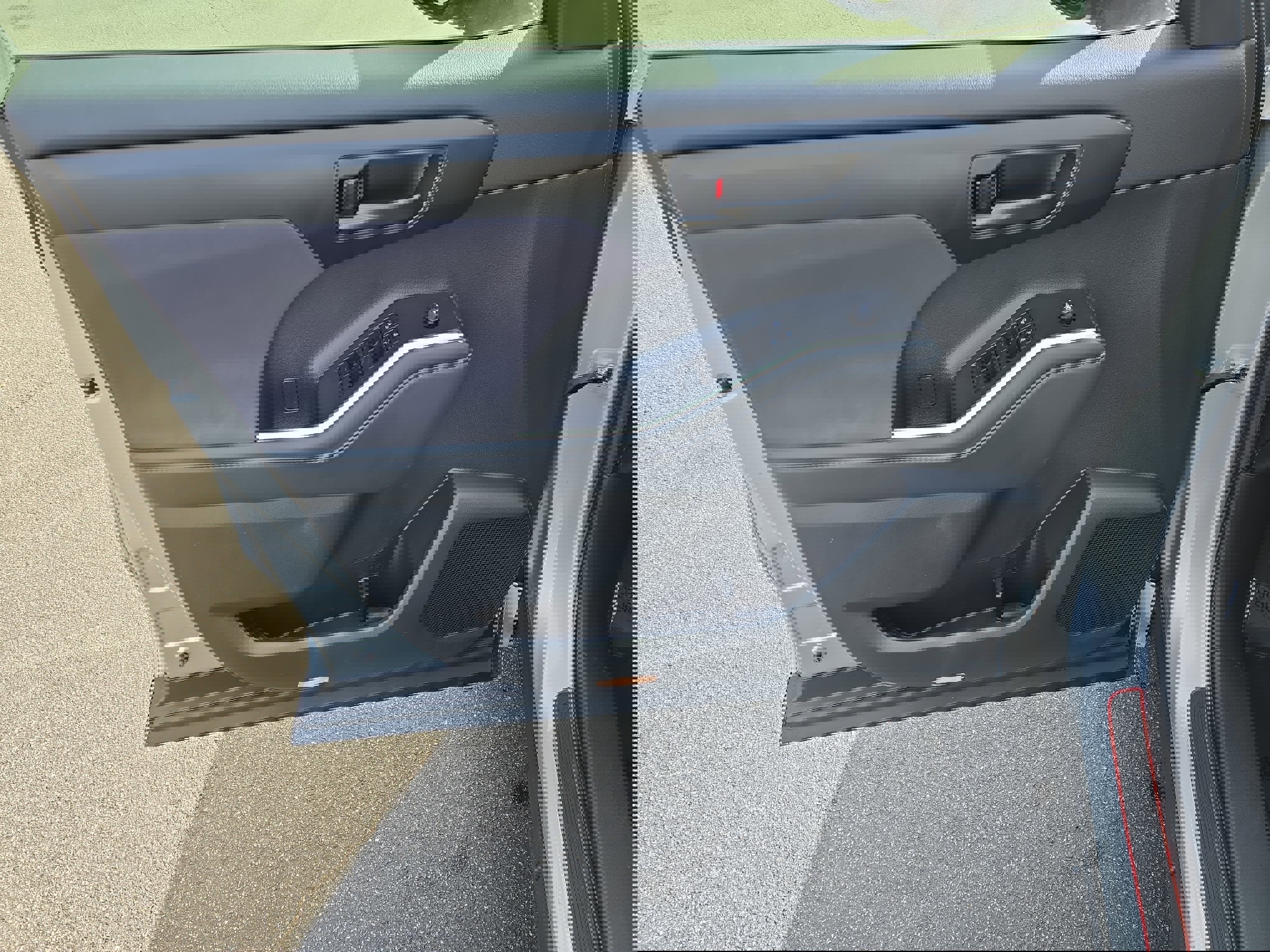 Used 2022 Toyota Highlander LE image 29