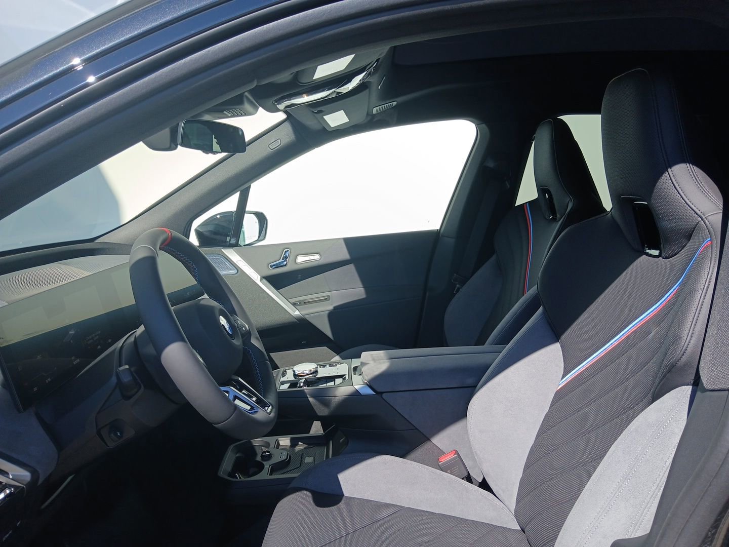 New 2026 BMW iX M70 image 12