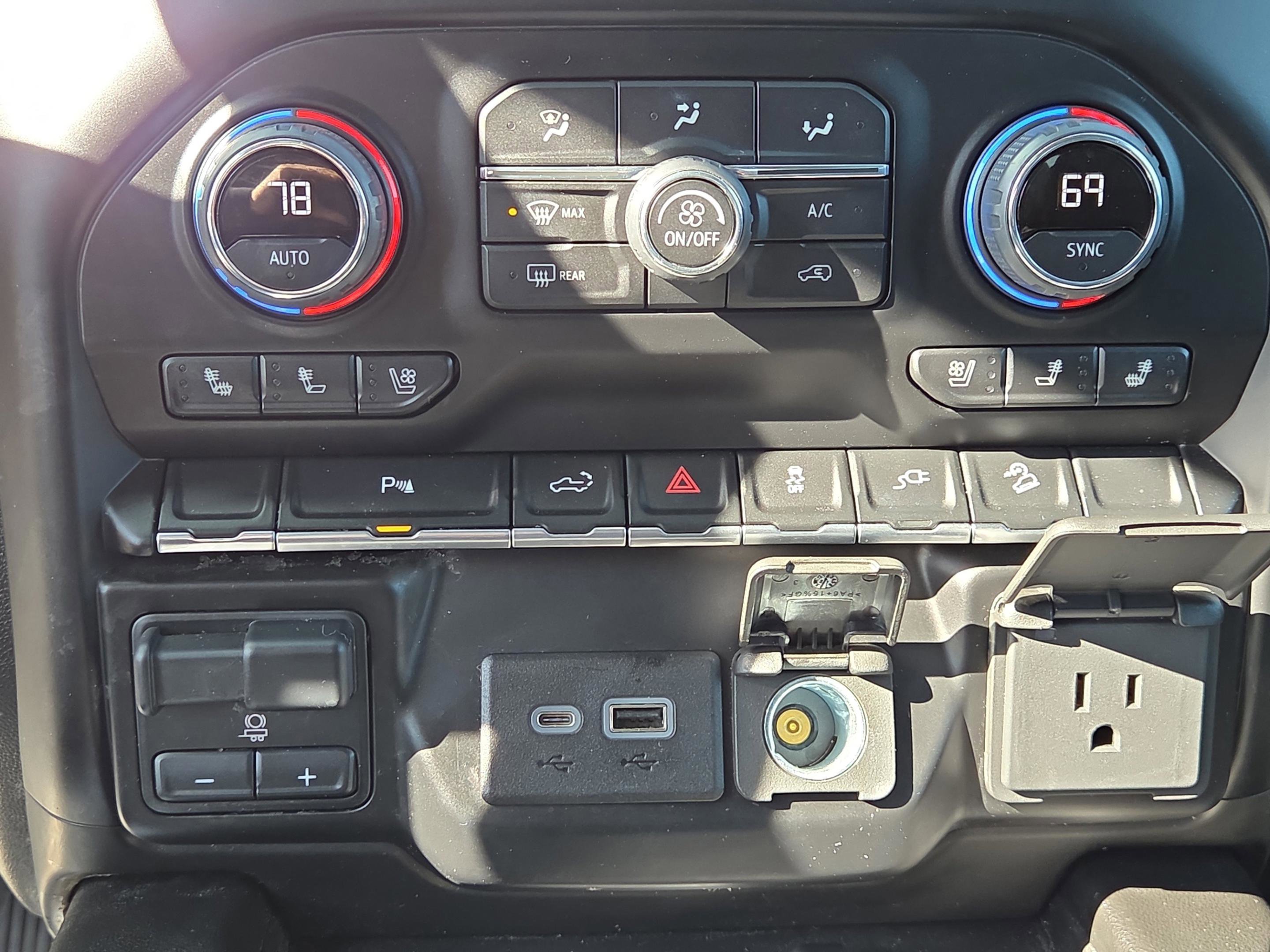 Used 2022 Chevrolet Silverado 2500 LTZ w/ LTZ Plus Package image 22