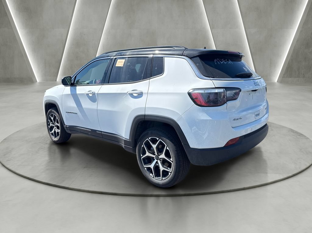 Used 2026 Jeep Compass Limited AWD/4WD image 3
