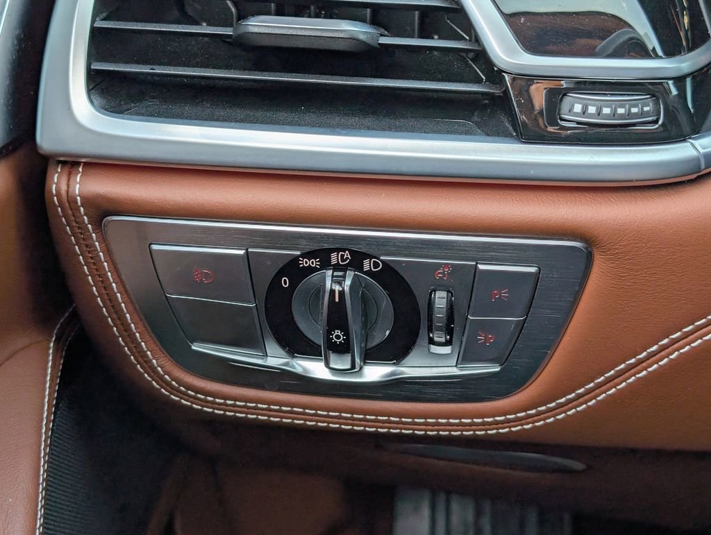 Used 2016 BMW 750i xDrive image 20