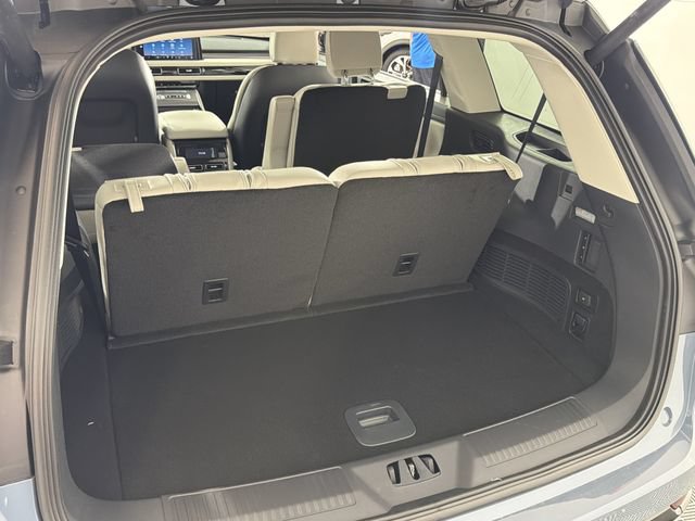 New 2026 Lincoln Aviator 2WD w/ Jet Appearance Package image 24