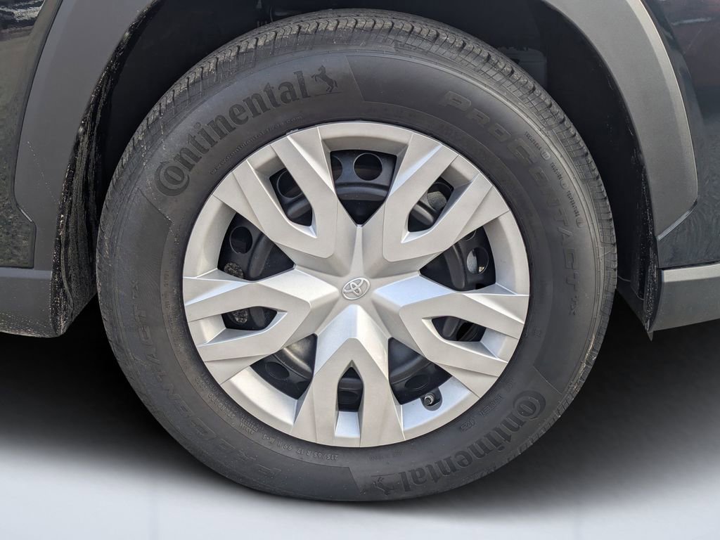 Used 2025 Toyota Corolla Cross L image 11