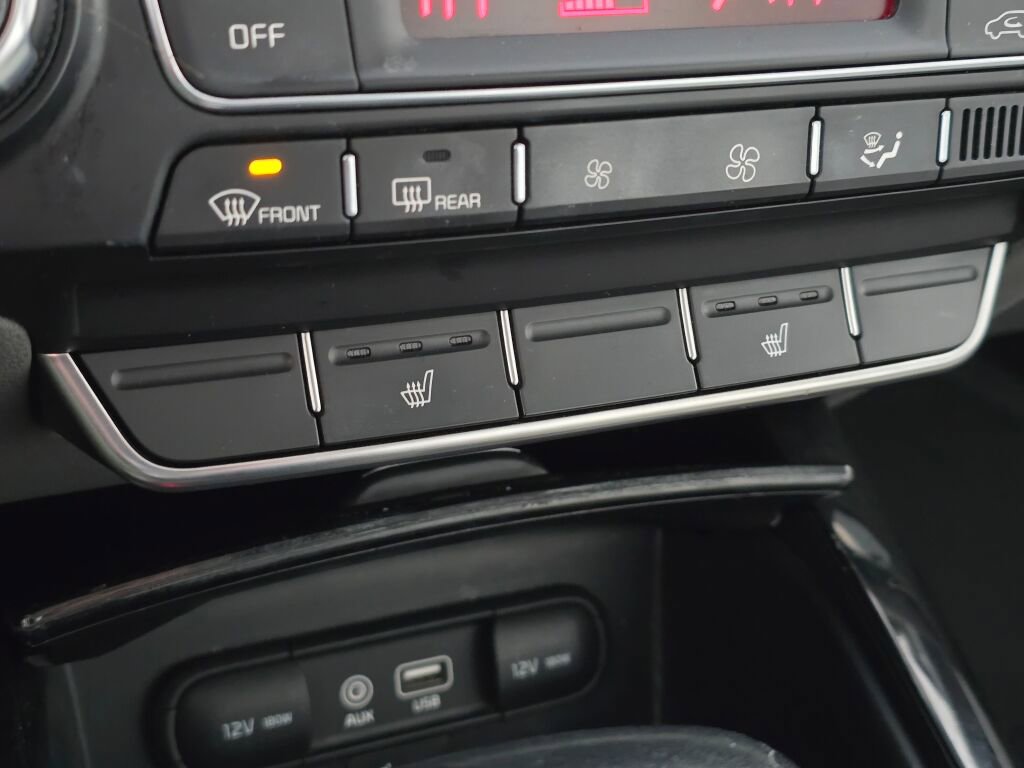 Used 2019 Kia Sorento SX image 35