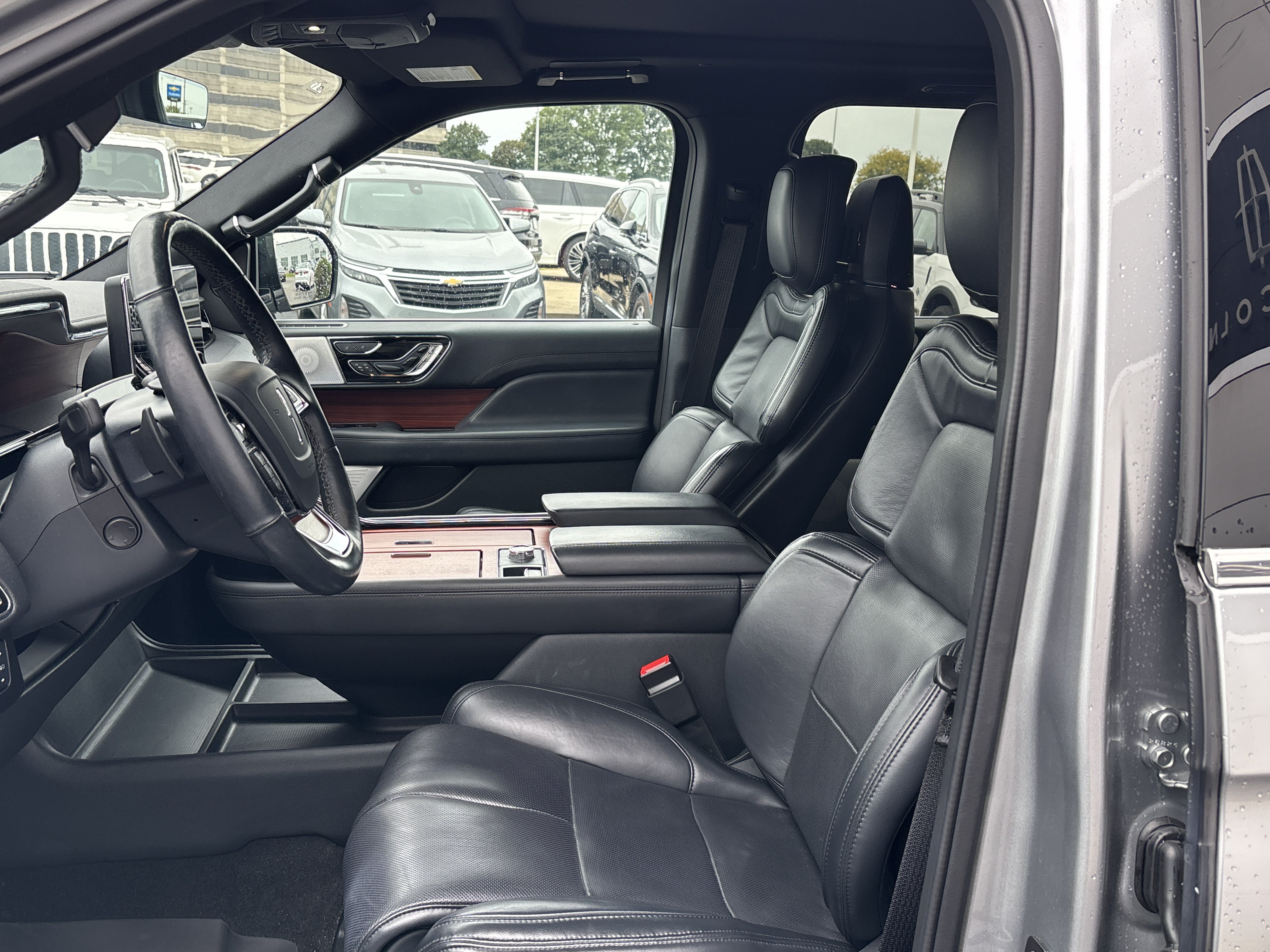 Used 2024 Lincoln Navigator Reserve AWD/4WD image 6