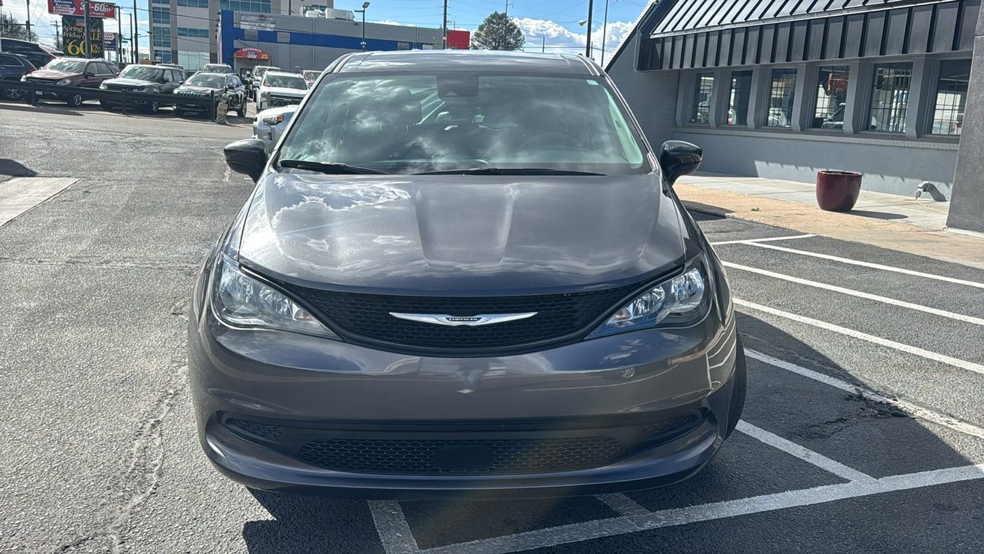 Used 2023 Chrysler Voyager LX image 8