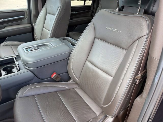 Used 2023 GMC Yukon XL Denali w/ Denali Reserve Package AWD/4WD image 30