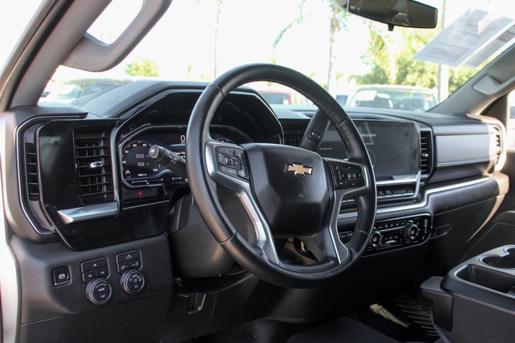 Used 2025 Chevrolet Silverado 2500 LT w/ Convenience Package image 17