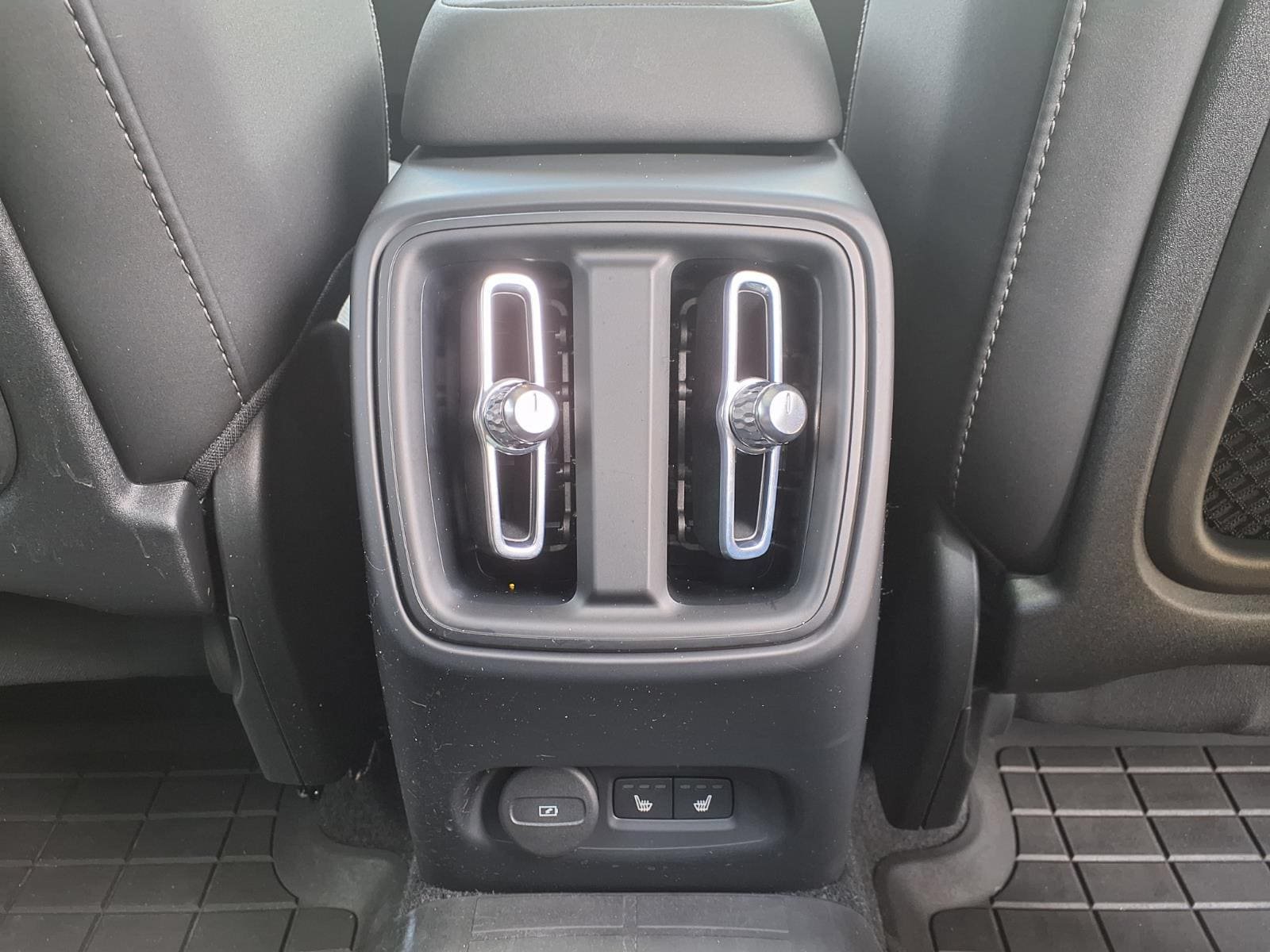 Certified 2023 Volvo XC40 Recharge Ultimate w/ Protection Package Premier AWD/4WD image 17