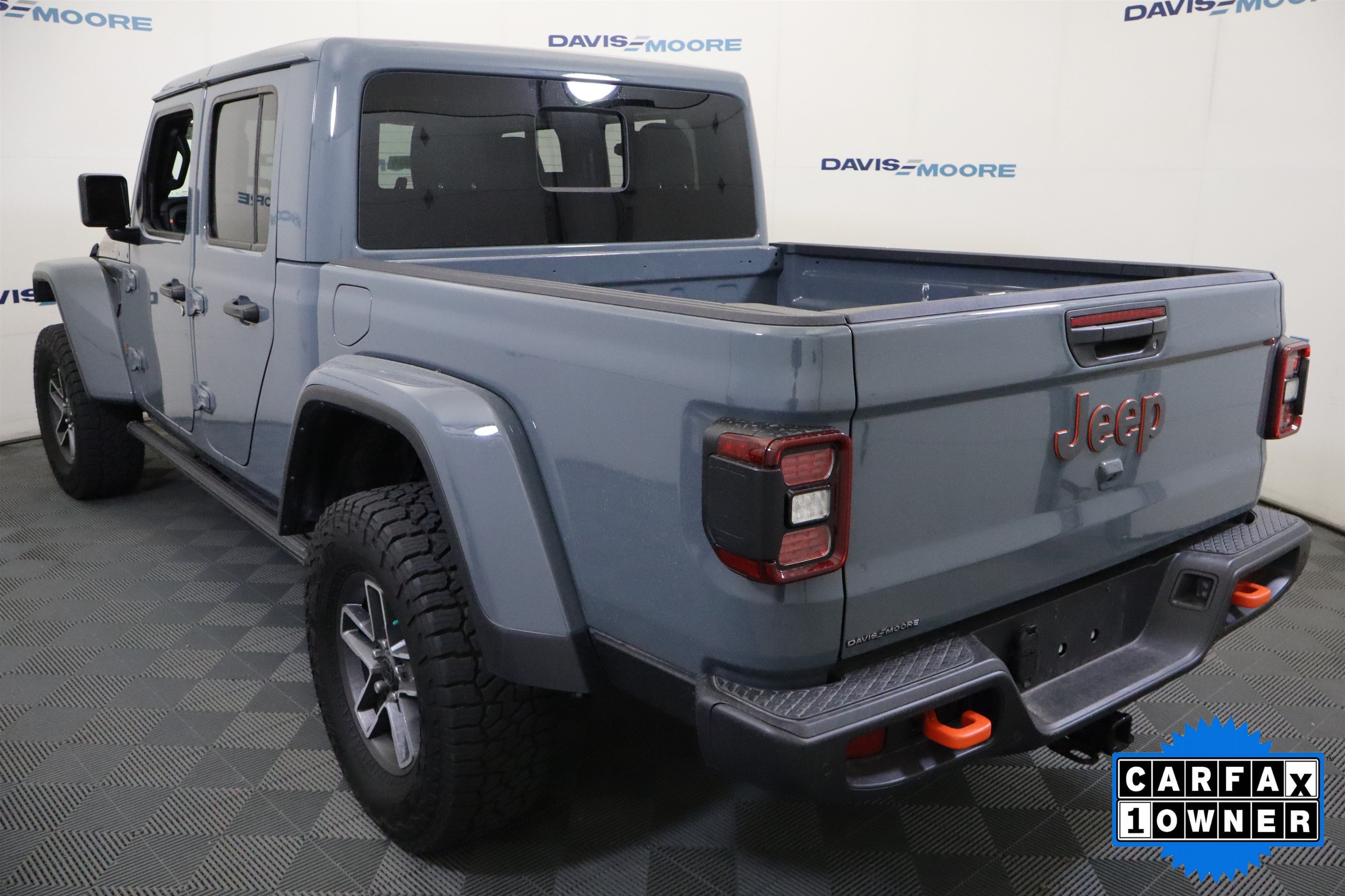 Used 2025 Jeep Gladiator Mojave w/ Safety Group AWD/4WD image 10