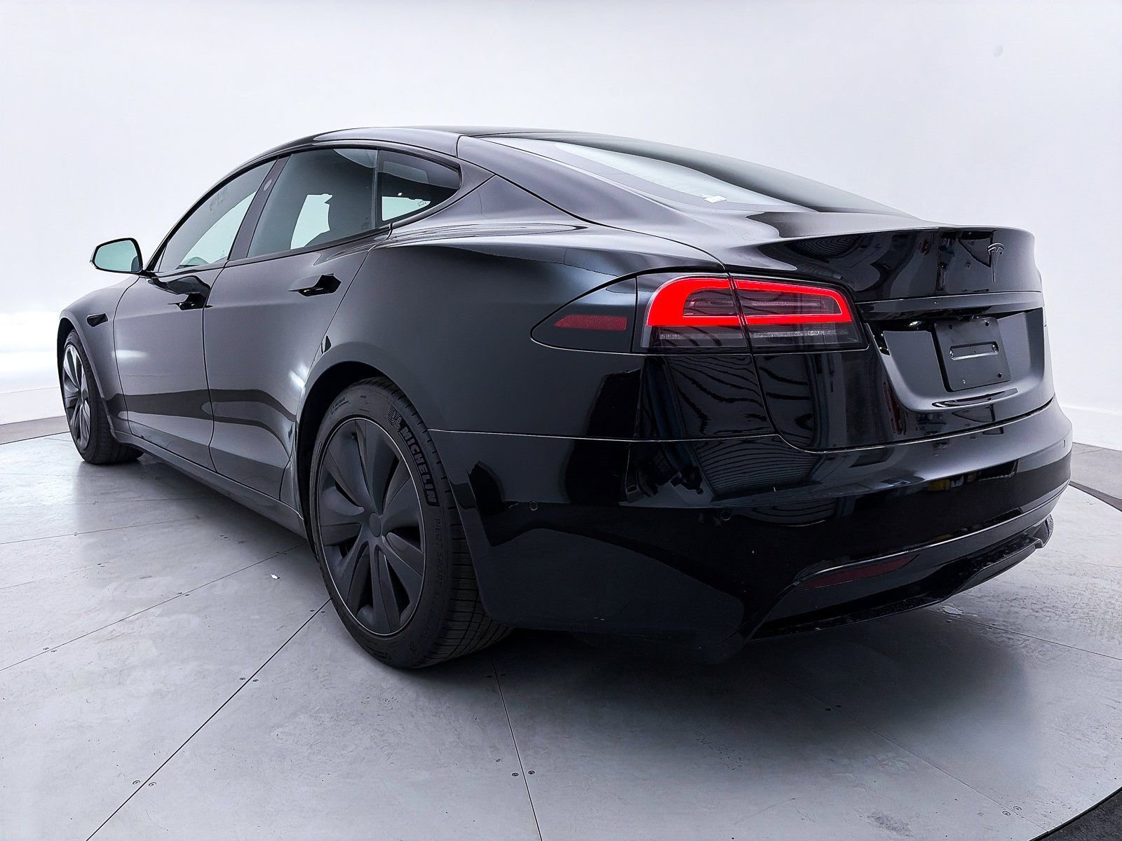 Used 2022 Tesla Model S image 14
