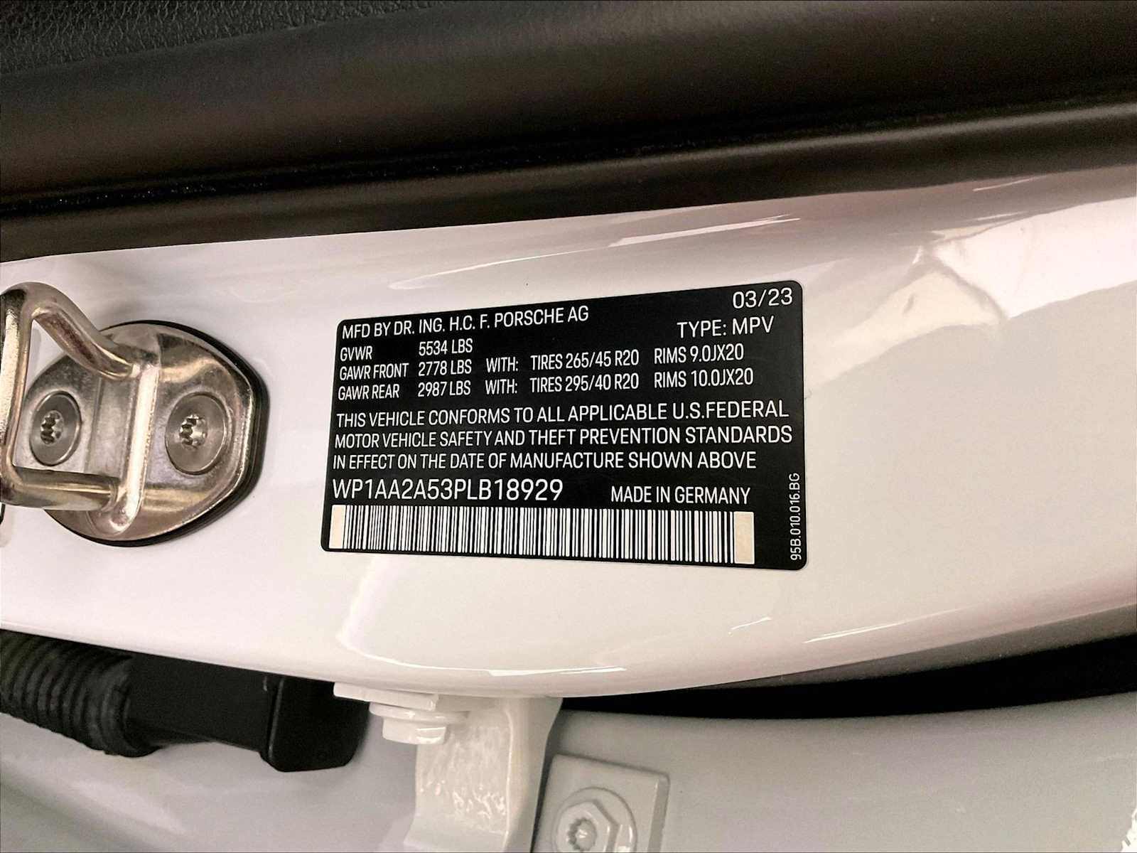 Certified 2023 Porsche Macan Turbo AWD/4WD image 36