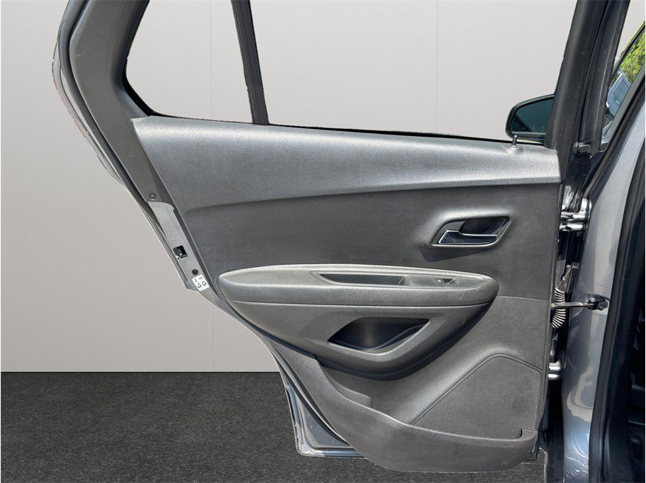 Used 2020 Chevrolet Trax LS w/ Tint and Cruise Package FWD image 28