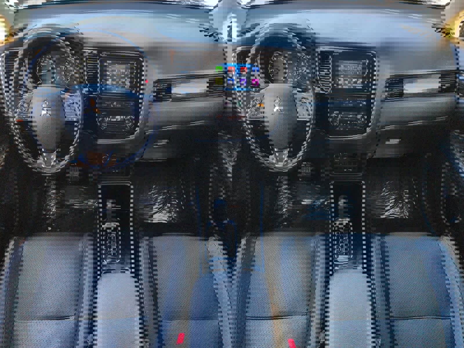 Used 2017 Mitsubishi Outlander SE image 16