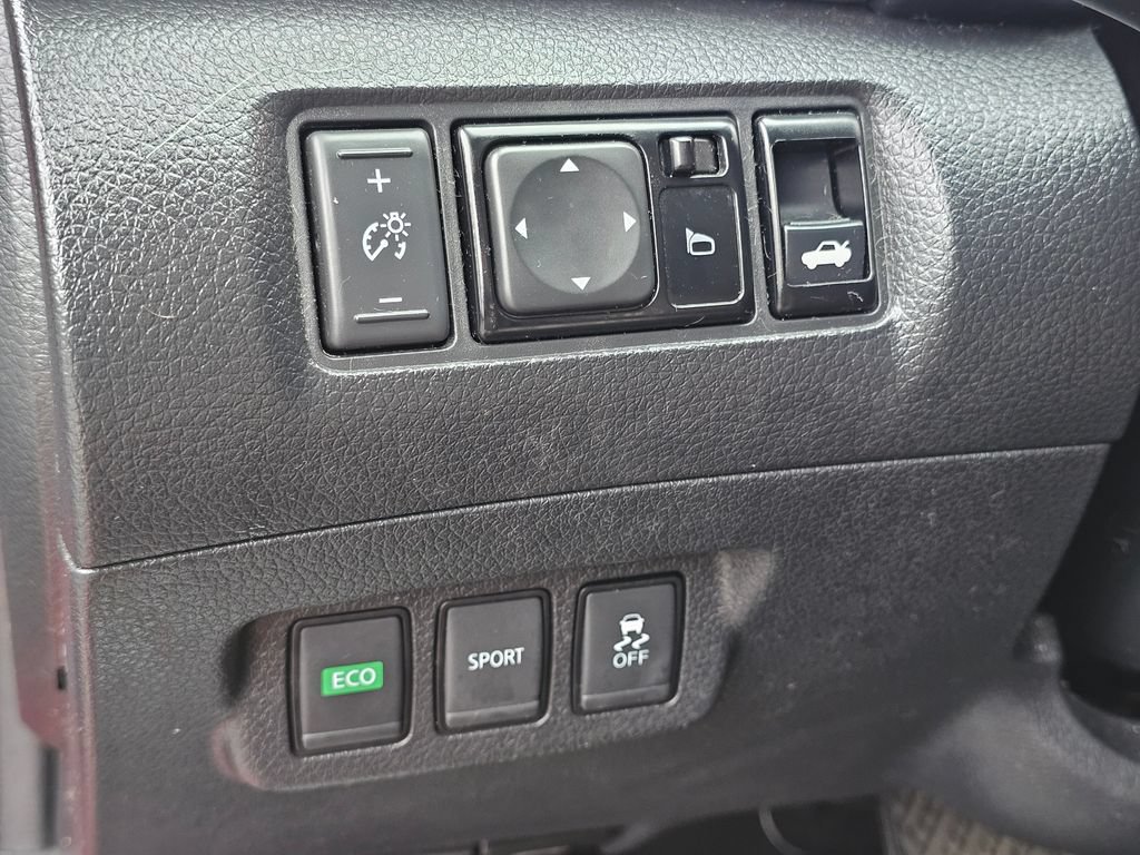 Used 2017 Nissan Sentra SR w/ Electronics Package FWD image 23