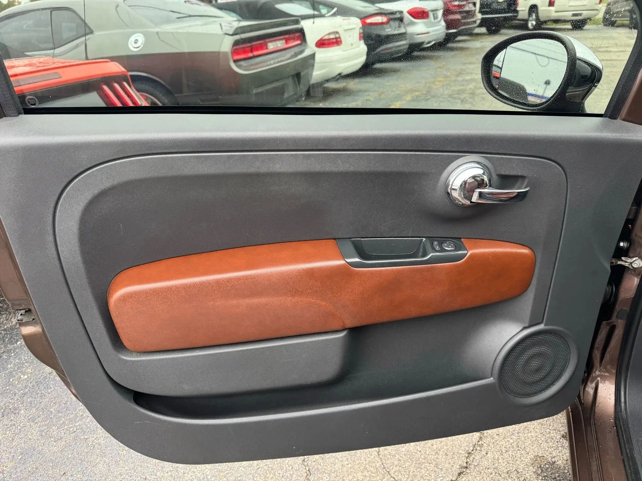 Used 2012 FIAT 500 Lounge w/ Luxury Leather Pkg image 9