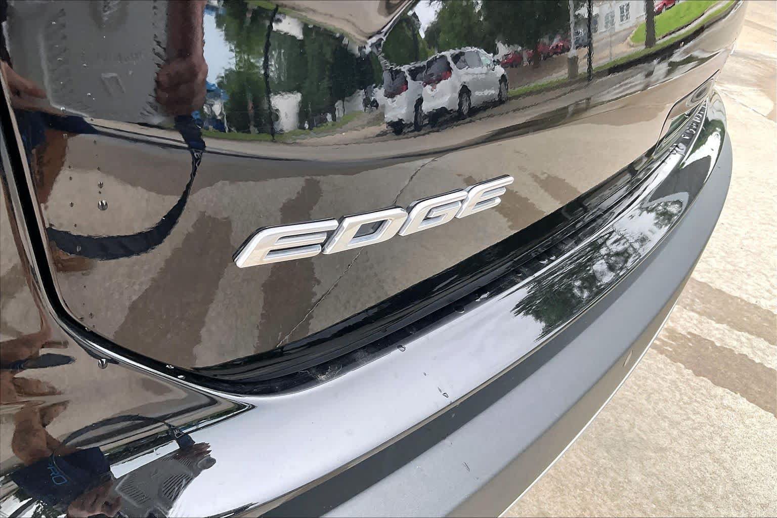 Used 2019 Ford Edge Titanium w/ Cold Weather Package AWD/4WD image 30