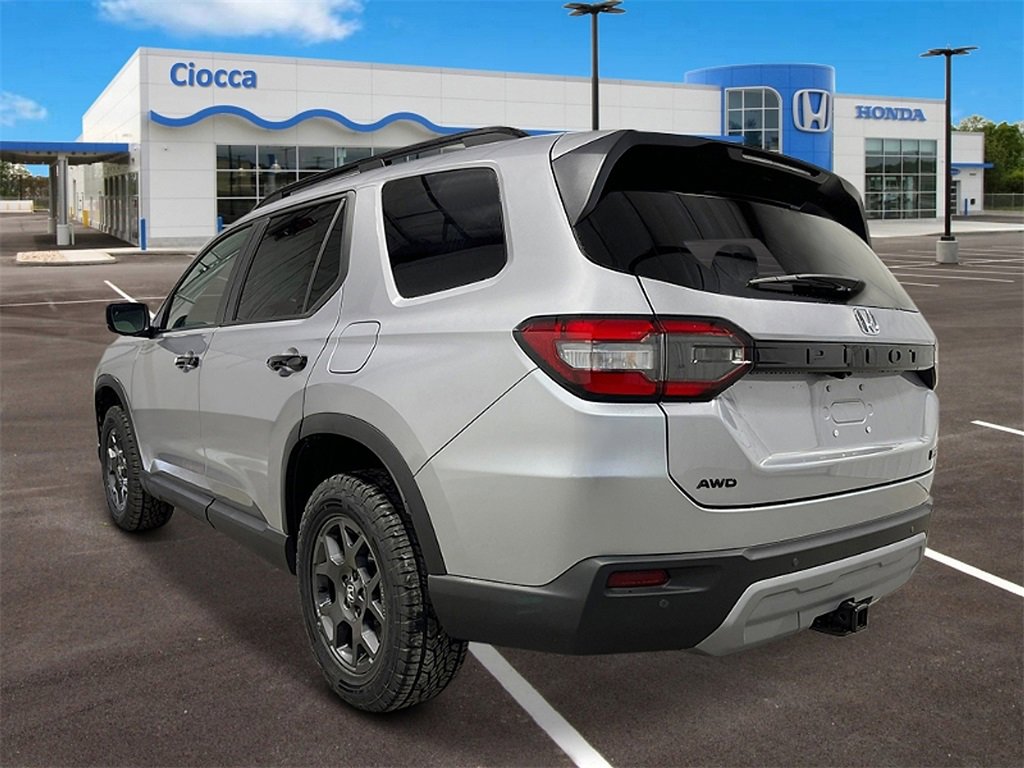 New 2025 Honda Pilot TrailSport image 3