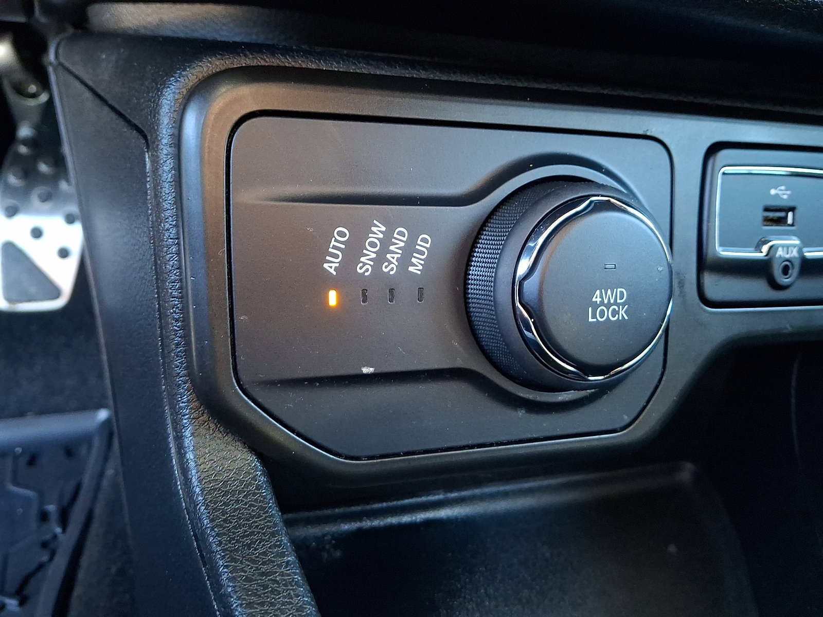 Used 2020 Jeep Renegade Latitude w/ Cold Weather Group AWD/4WD image 23