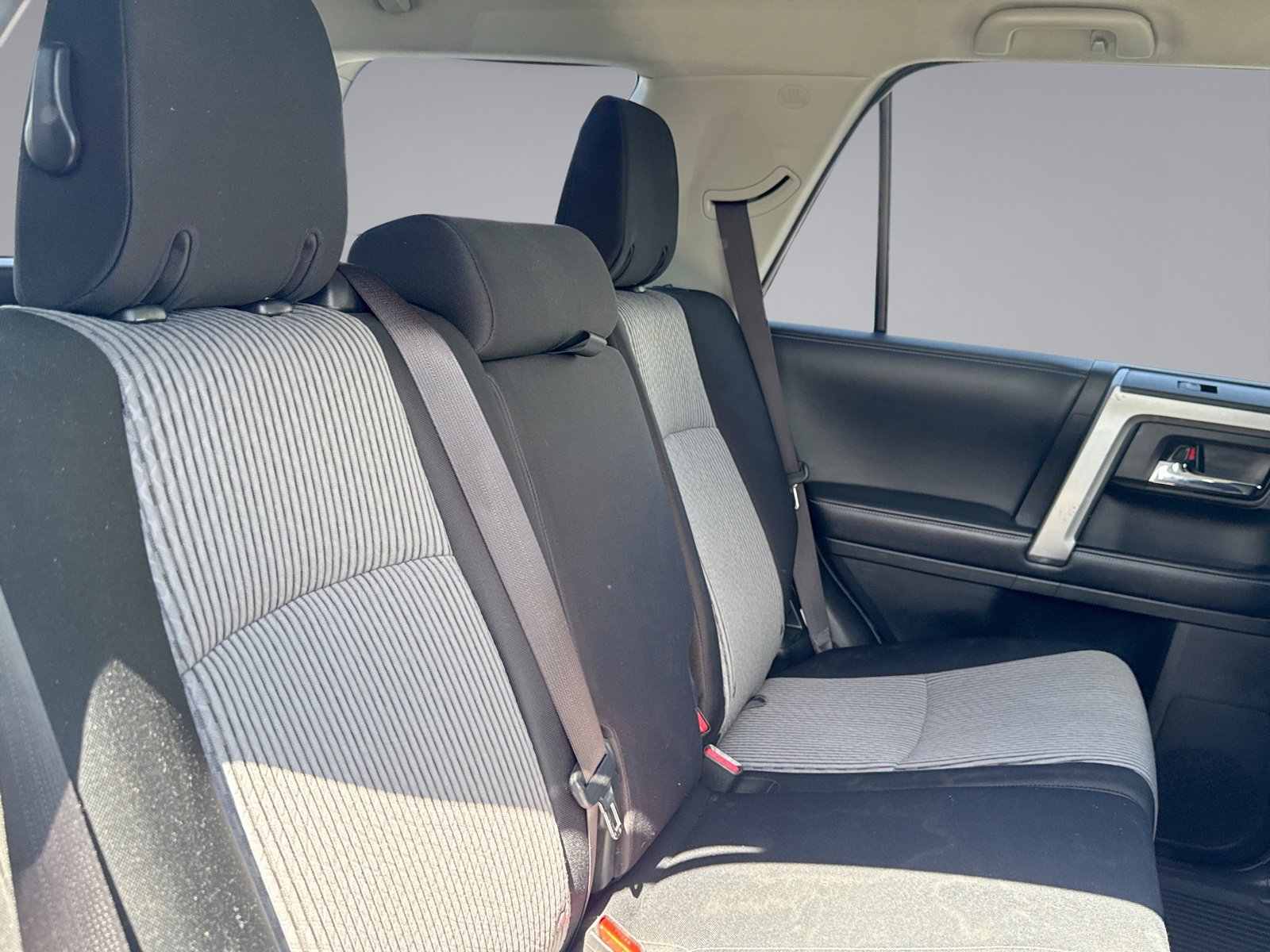 Used 2018 Toyota 4Runner SR5 AWD/4WD image 33