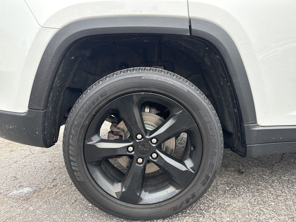 Certified 2023 Jeep Grand Cherokee Altitude image 30