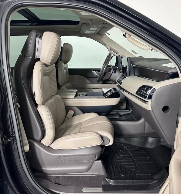Used 2022 Lincoln Navigator Reserve image 33